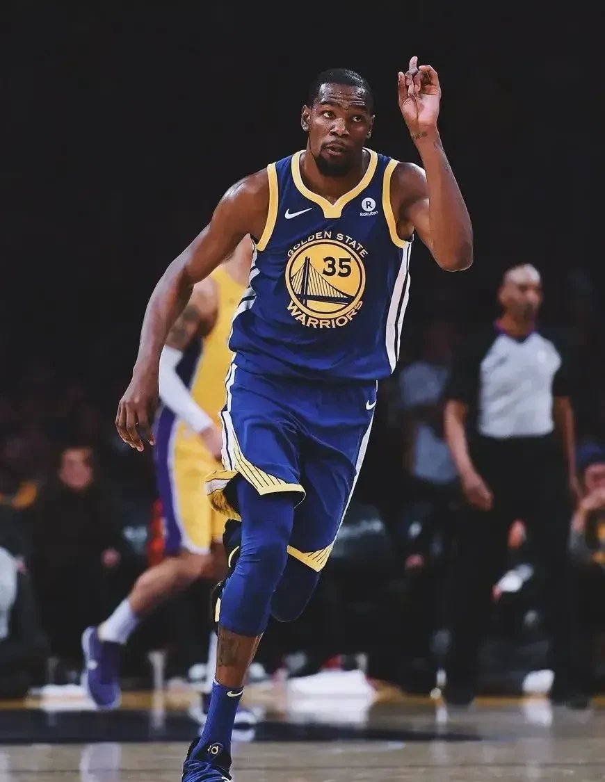 九游体育-杜兰特连续十场比赛得分超过最后时刻胜出，德国队不断突破！气势如虹延续(杜兰特半场38分)